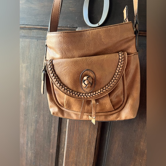 Jessica Simpson Handbags - Jessica Simpson crossbody began leather bag. Gently used.